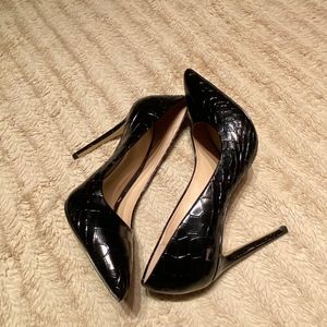 NWT River Island Black Snakeskin pumps sz. 6